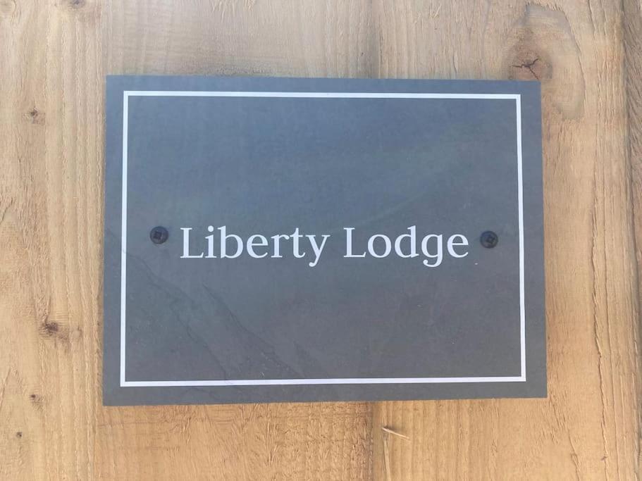 Liberty Lodge Winsham 外观 照片